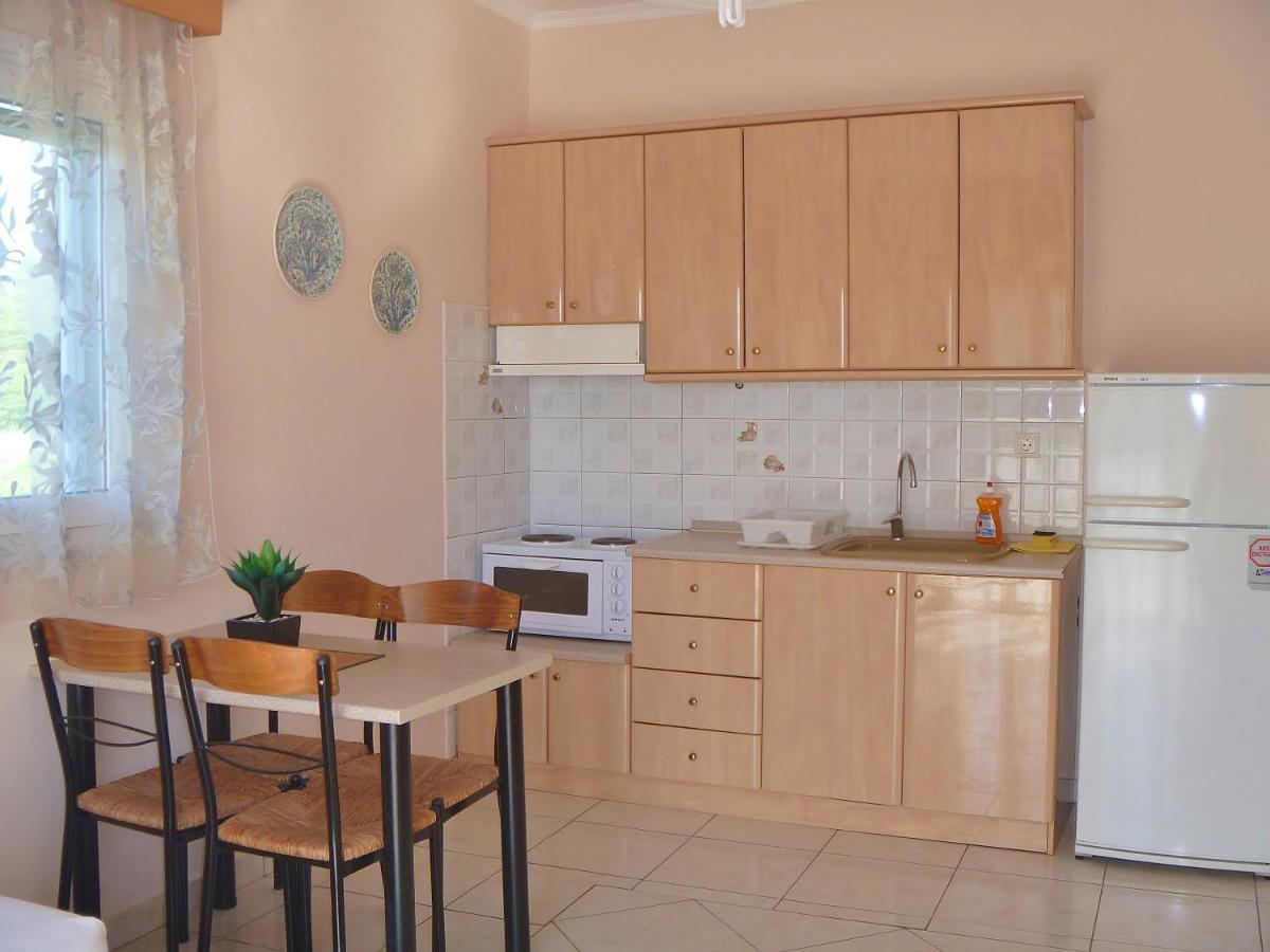 Dionysos Apartment Аспровалта Стая снимка